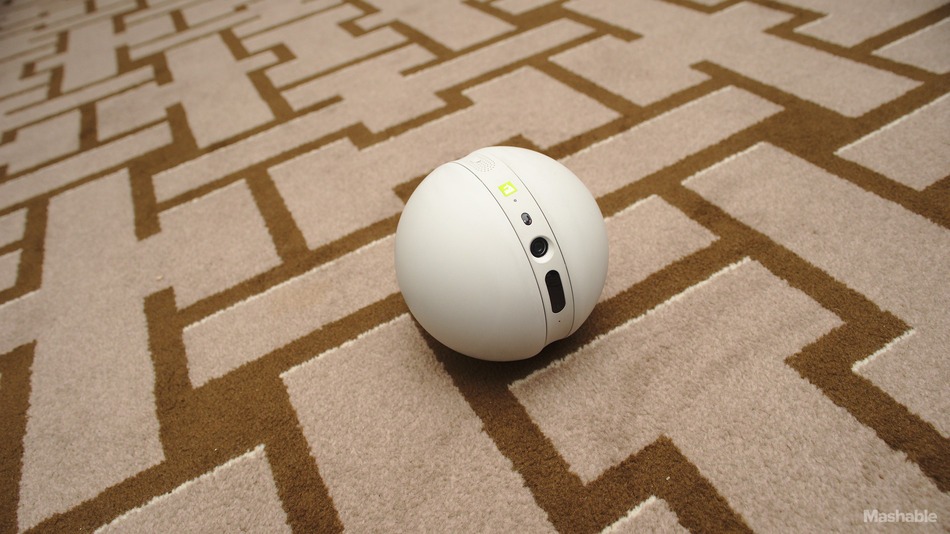 Boule de LG peut amuser votre chat avec un laser et surveillance à distance de votre maison!
